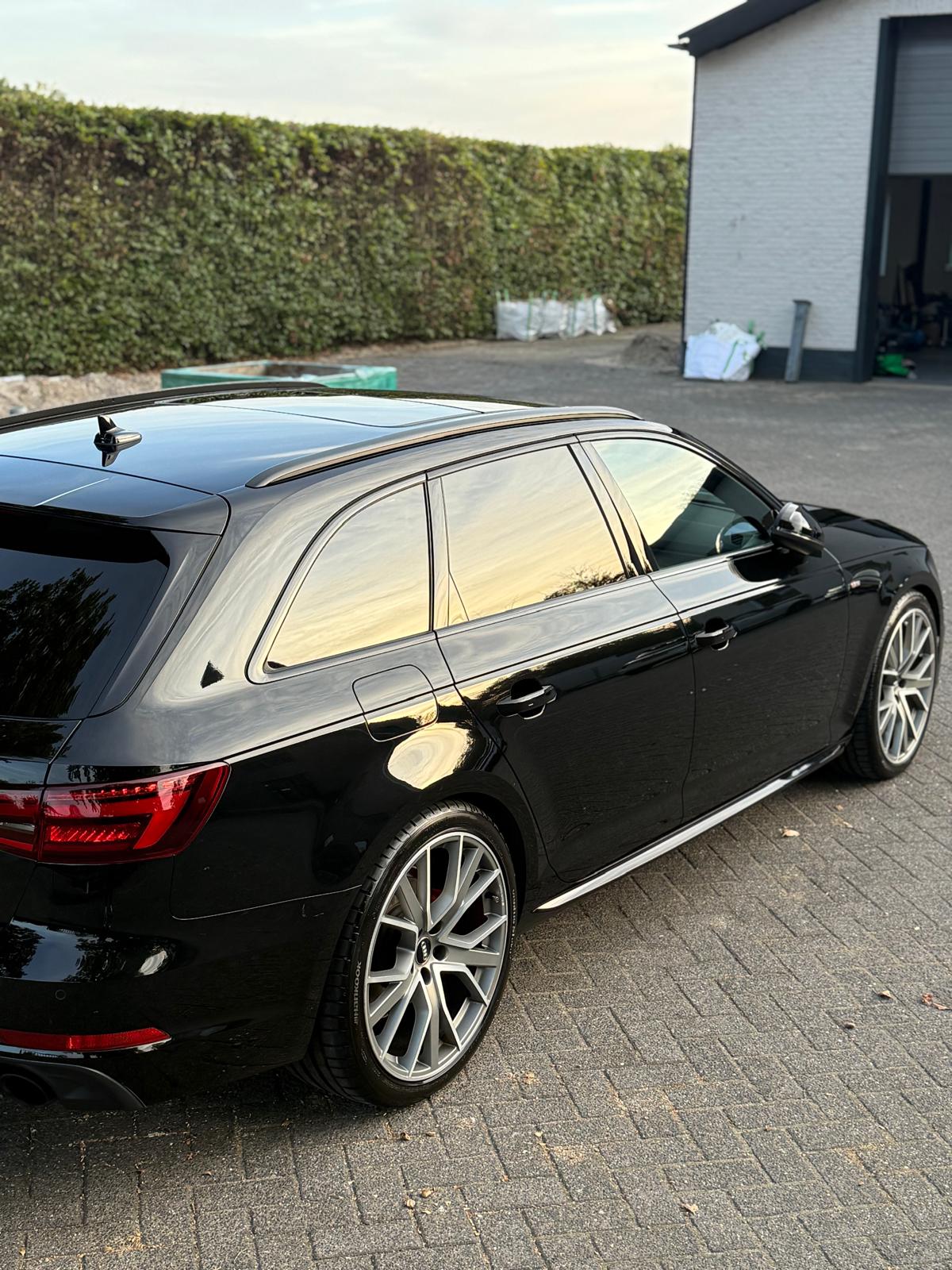 Audi S4 Avant exterieur zwart